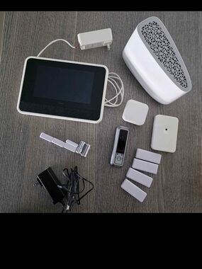Vivint Smart Home Tablet Hub and Accessories - White